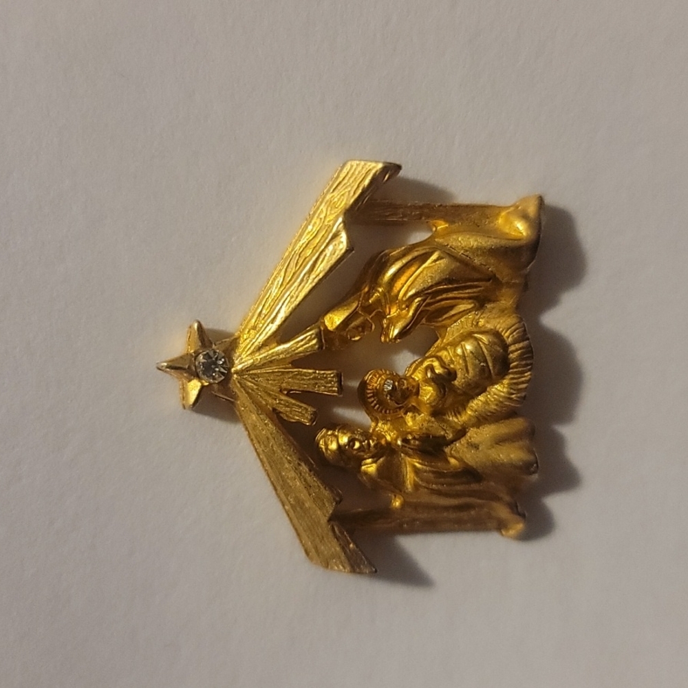 Sterling Gifts Christmas Manger Nativity Pin Gold Pllkated with‎ Star